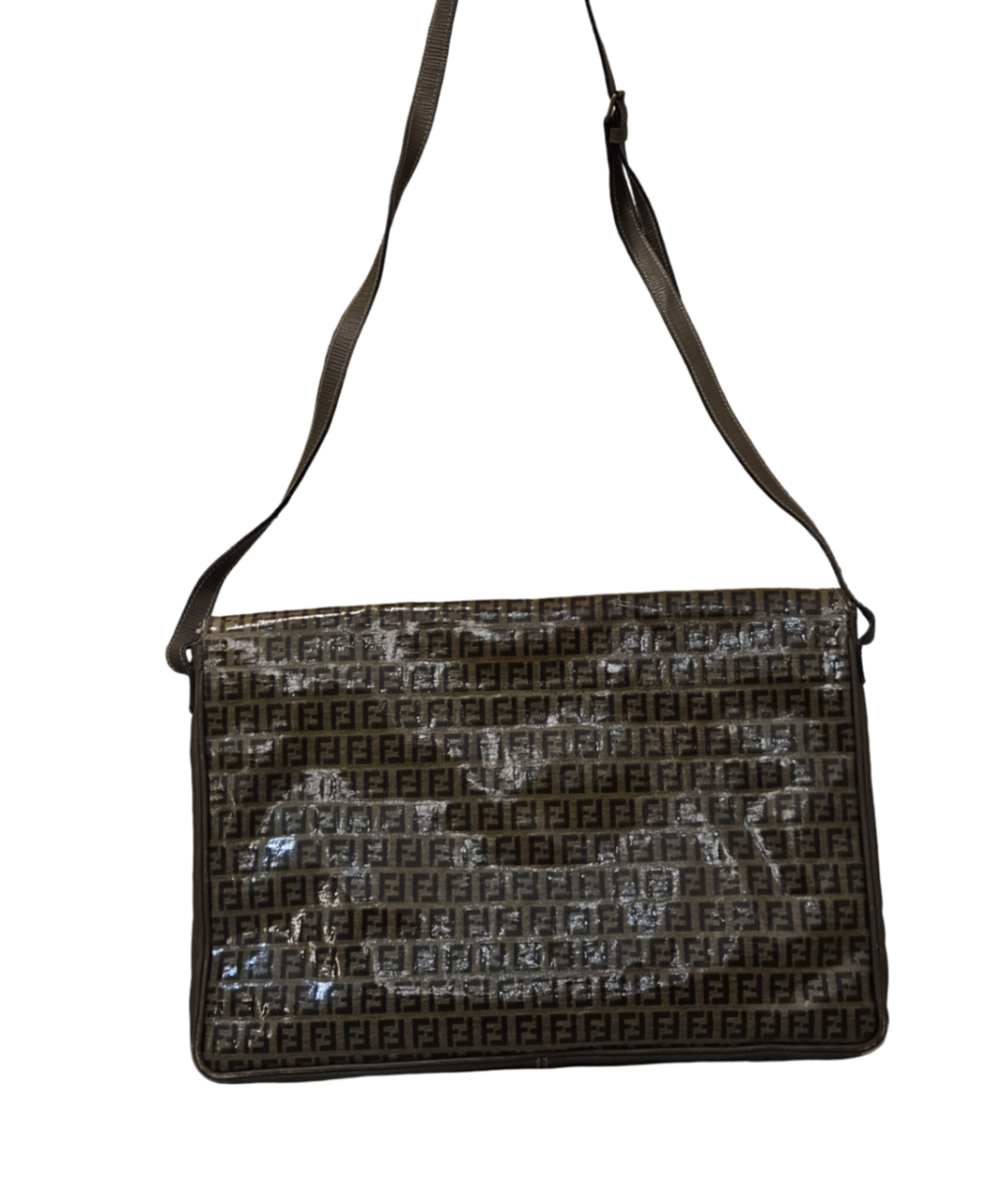 Fendi Zucchino Canvas Envelope Crossbody Bag (Brown) Mediano Beige y marrón